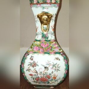 Antique approx late 19th-early 20th century Chinese Porcelain Vase